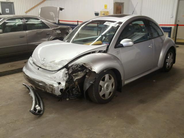 3VWCC21C61M404750 - 2001 VOLKSWAGEN NEW BEETLE 银色 照片 2
