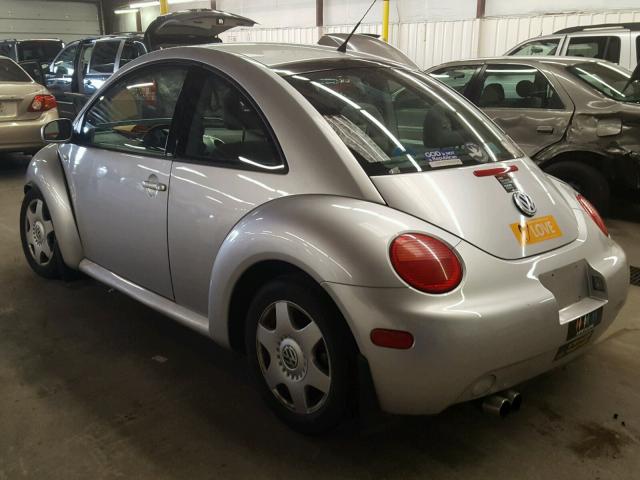 3VWCC21C61M404750 - 2001 VOLKSWAGEN NEW BEETLE 银色 照片 3