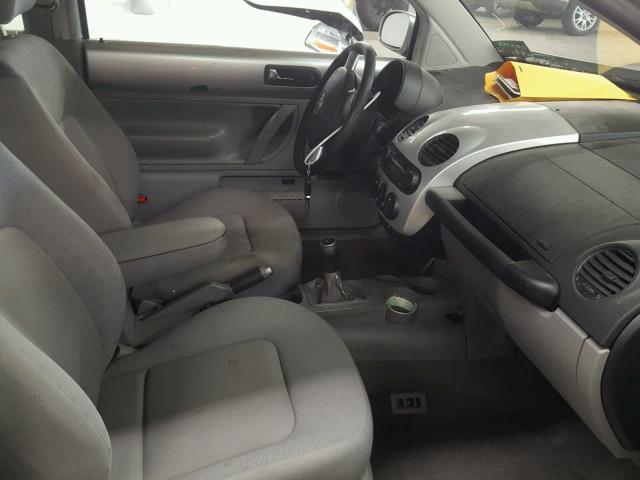 3VWCC21C61M404750 - 2001 VOLKSWAGEN NEW BEETLE 银色 照片 5