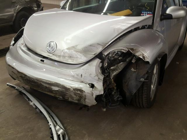 3VWCC21C61M404750 - 2001 VOLKSWAGEN NEW BEETLE 银色 照片 9