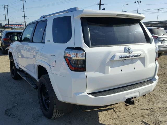 JTEBU5JR5G5307387 - 2016 TOYOTA 4RUNNER SR WHITE photo 3