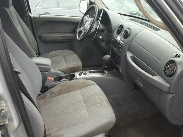 1J4GL38KX5W524350 - 2005 JEEP LIBERTY RE SILVER photo 5