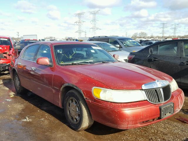 1LNFM82W5WY645778 - 1998 LINCOLN TOWN CAR S RED photo 1