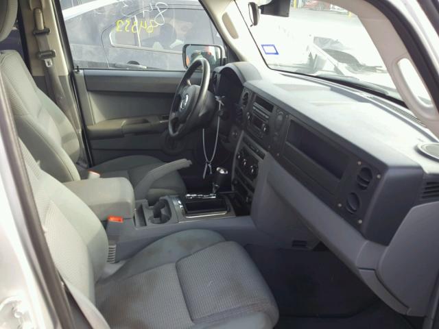 1J8HG48K07C562770 - 2007 JEEP COMMANDER SILVER photo 5