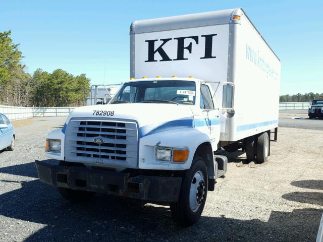 1FDNF70JXWVA00634 - 1998 FORD F700 WHITE photo 2