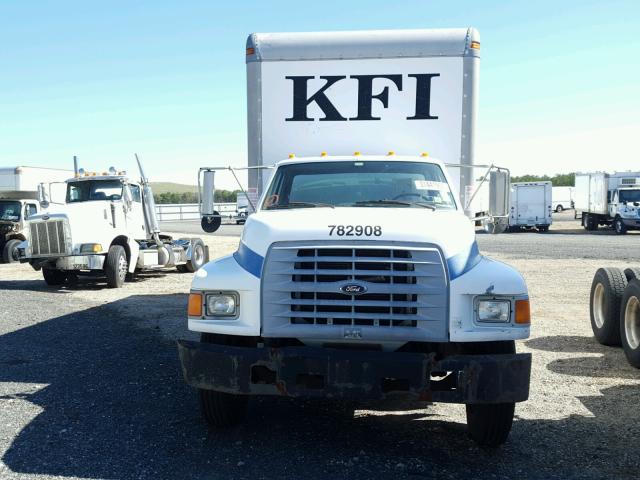 1FDNF70JXWVA00634 - 1998 FORD F700 WHITE photo 9