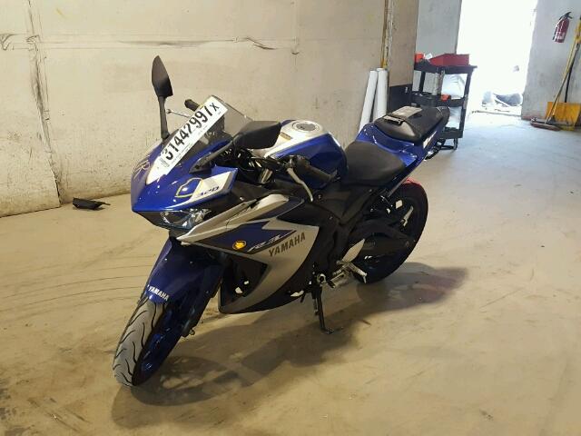 MH3RH06Y5FK006307 - 2015 YAMAHA YZFR3 BLUE photo 2