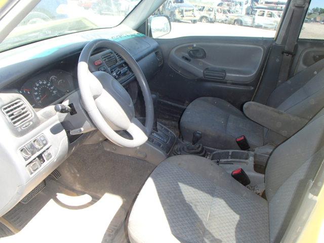 2CNBJ134846900910 - 2004 CHEVROLET TRACKER YELLOW photo 5