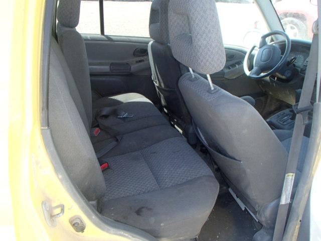 2CNBJ134846900910 - 2004 CHEVROLET TRACKER YELLOW photo 6