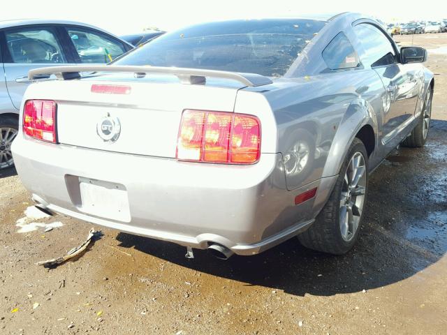 1ZVFT82H975294897 - 2007 FORD MUSTANG GT GRAY photo 4
