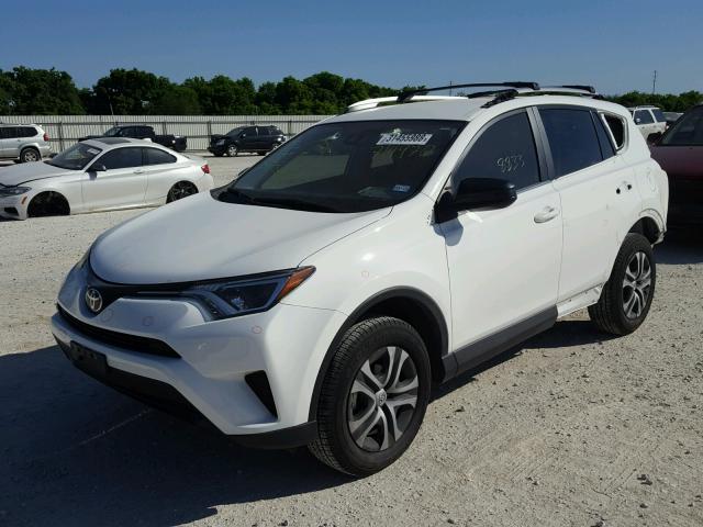JTMZFREV3HJ714970 - 2017 TOYOTA RAV4 LE Ağ foto 2