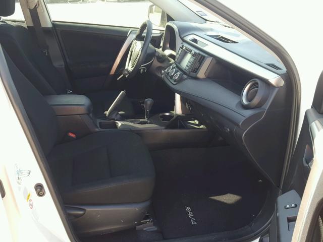 JTMZFREV3HJ714970 - 2017 TOYOTA RAV4 LE Ağ foto 5