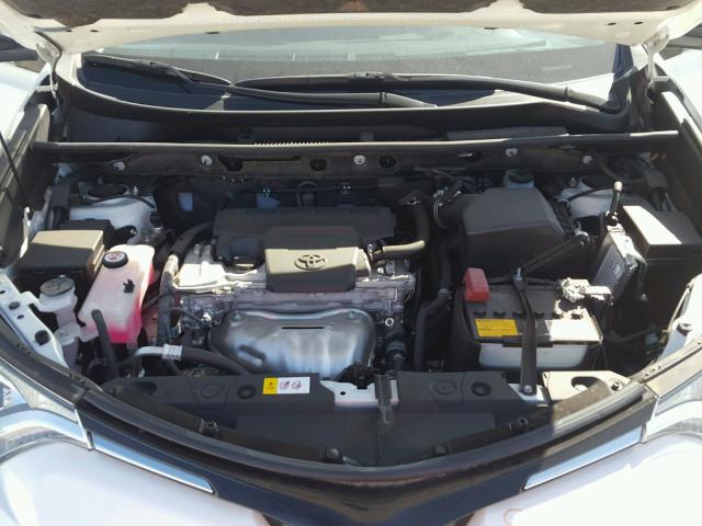 JTMZFREV3HJ714970 - 2017 TOYOTA RAV4 LE Ağ foto 7