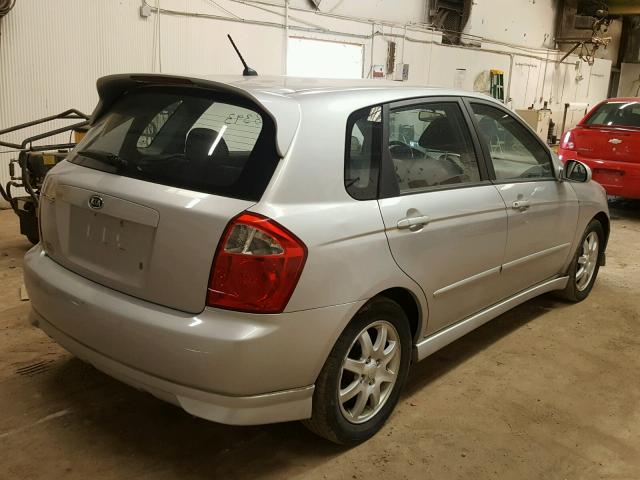 KNAFE162165338462 - 2006 KIA SPECTRA5 SILVER photo 4