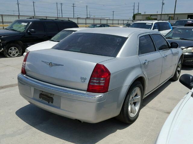 2C3JA63H25H582082 - 2005 CHRYSLER 300C SILVER photo 4