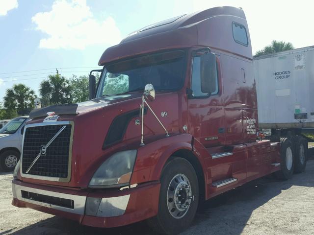 4V4NC9GH17N469631 - 2007 VOLVO VN VNL RED photo 2