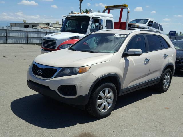 5XYKT4A23BG049326 - 2011 KIA SORENTO BA CREAM photo 2