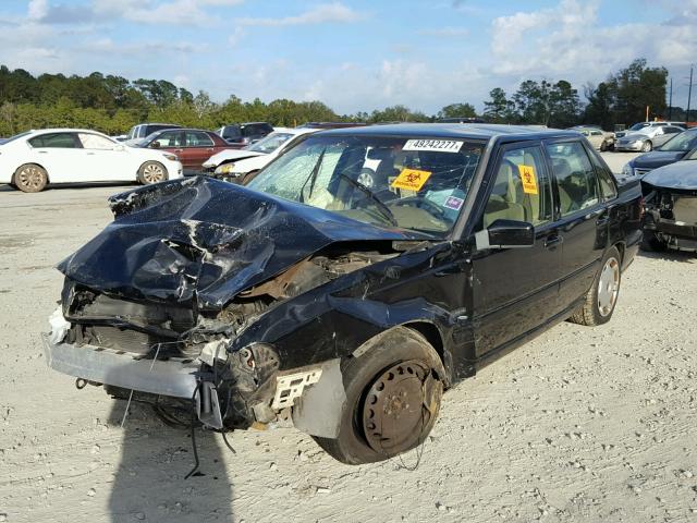 YV1LS5577W1547726 - 1998 VOLVO S70 BLACK photo 2