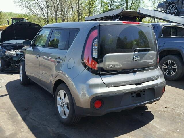 KNDJN2A23H7452352 - 2017 KIA SOUL GRAY photo 3