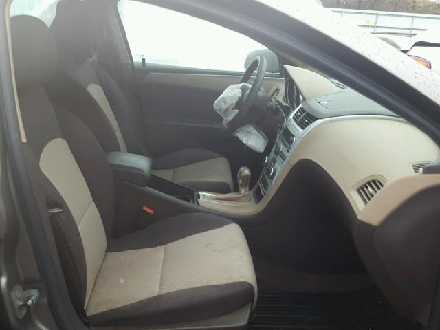 1G1ZB5EB4AF203876 - 2010 CHEVROLET MALIBU LS 灰色 照片 5