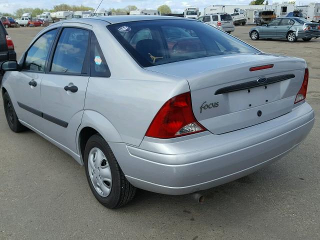 1FAFP33P62W209829 - 2002 FORD FOCUS LX SILVER photo 3