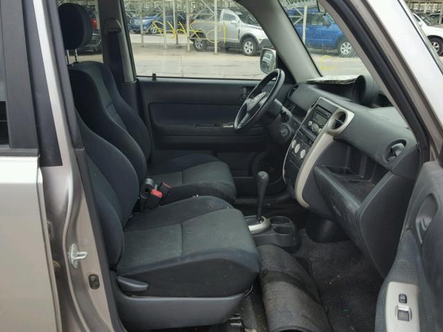 JTLKT324264101953 - 2006 TOYOTA SCION XB SILVER photo 5