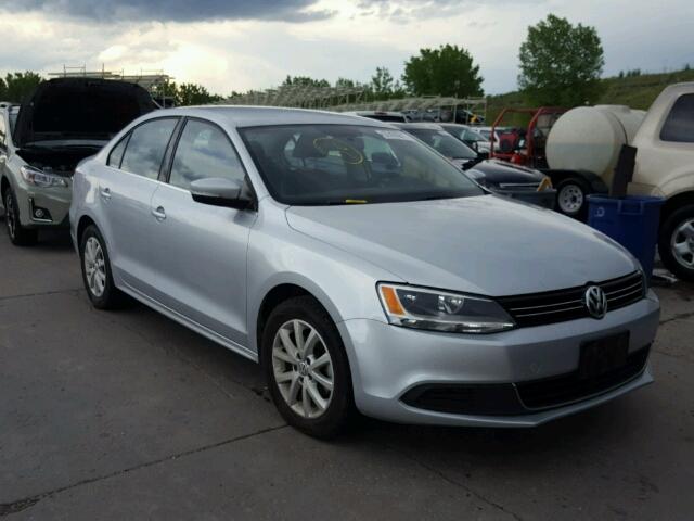 3VWD07AJ7EM350048 - 2014 VOLKSWAGEN JETTA SE SILVER photo 1