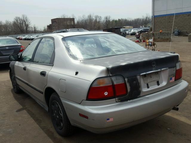 1HGCD5622VA114236 - 1997 HONDA ACCORD DX SILVER photo 3