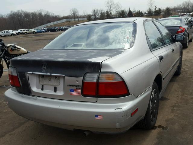 1HGCD5622VA114236 - 1997 HONDA ACCORD DX SILVER photo 4