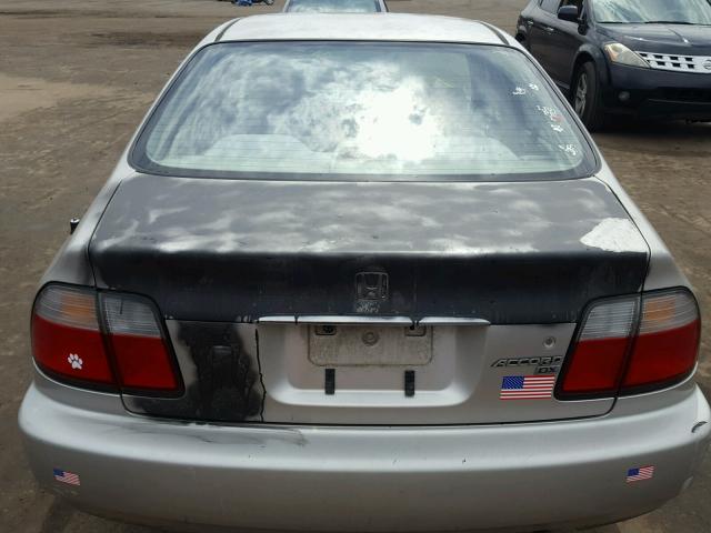 1HGCD5622VA114236 - 1997 HONDA ACCORD DX SILVER photo 9