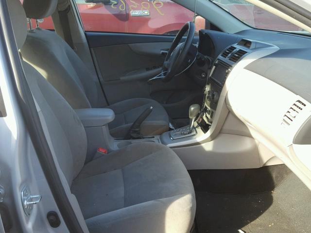 2T1BU4EE5DC116685 - 2013 TOYOTA COROLLA LE 银色 照片 5