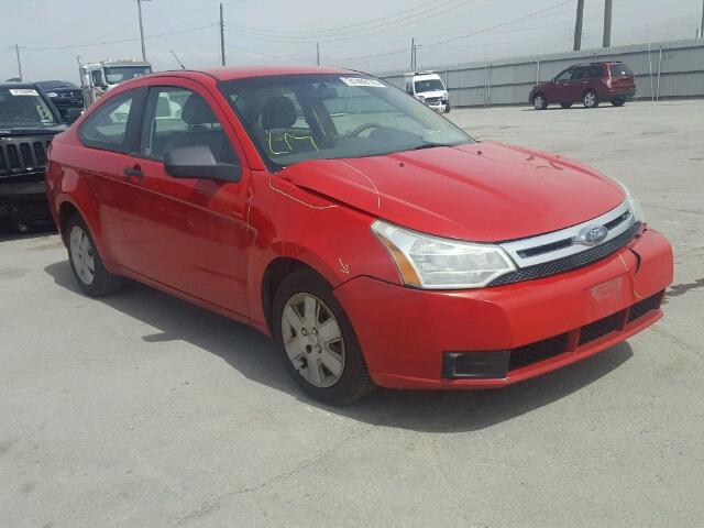 1FAHP32N98W281495 - 2008 FORD FOCUS S/SE RED photo 1