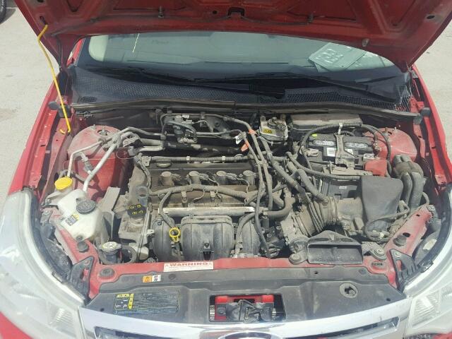 1FAHP32N98W281495 - 2008 FORD FOCUS S/SE RED photo 7