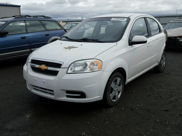 KL1TD5DE2AB047743 - 2010 CHEVROLET AVEO LS WHITE photo 2