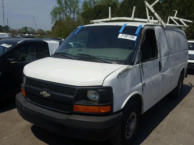 1GCGG25C091164350 - 2009 CHEVROLET EXPRESS G2 WHITE photo 2