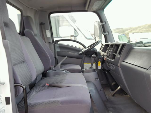 JALE5W163D7302357 - 2013 ISUZU NQR WHITE photo 5