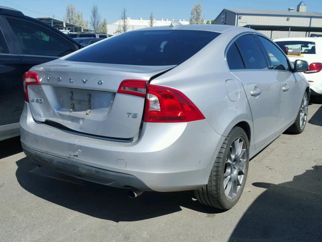 YV1622FS2C2028815 - 2012 VOLVO S60 T5 SILVER photo 4