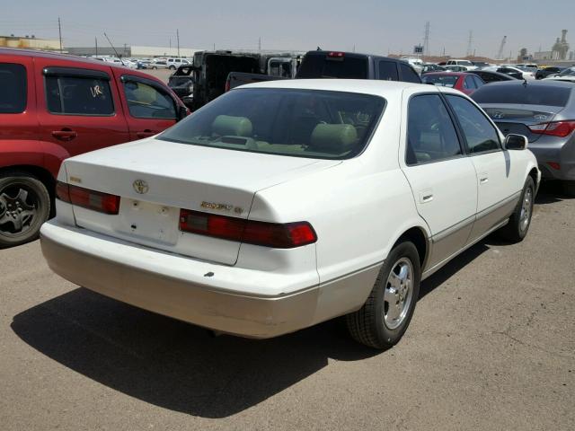 JT2BG22K9X0367321 - 1999 TOYOTA CAMRY LE WHITE photo 4