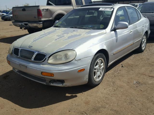 KLAVA6926YB275468 - 2000 DAEWOO LEGANZA CD SILVER photo 2