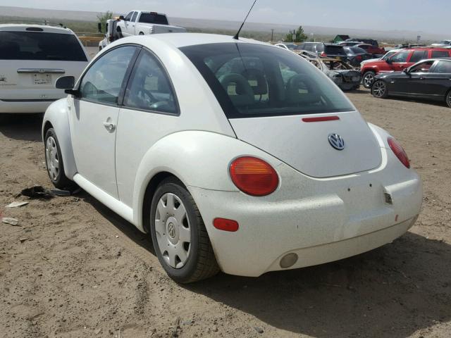 3VWCA21C8YM443520 - 2000 VOLKSWAGEN NEW BEETLE 白色 照片 3