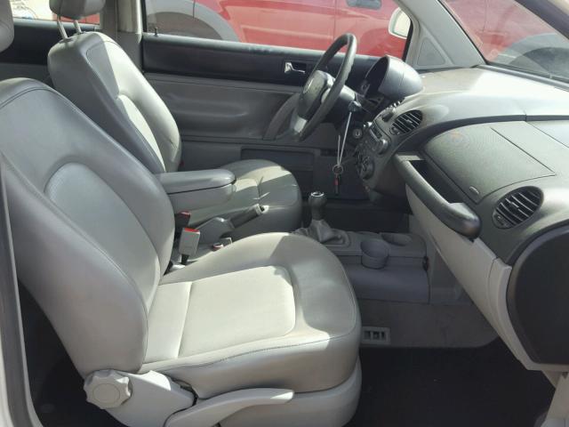 3VWCA21C8YM443520 - 2000 VOLKSWAGEN NEW BEETLE 白色 照片 5