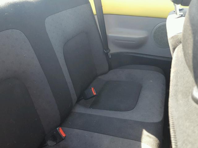 3VWBB61C1WM045174 - 1998 VOLKSWAGEN NEW BEETLE 黄色 照片 6