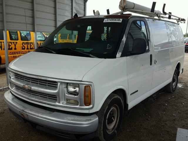 1GCFG25W2W1053090 - 1998 CHEVROLET EXPRESS G2 WHITE photo 2