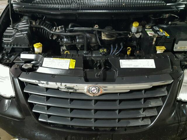 2C4GP54L95R147216 - 2005 CHRYSLER TOWN & COU BLACK photo 7