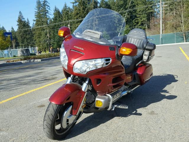 1HFSC47072A103898 - 2002 HONDA GL1800 MAROON photo 2