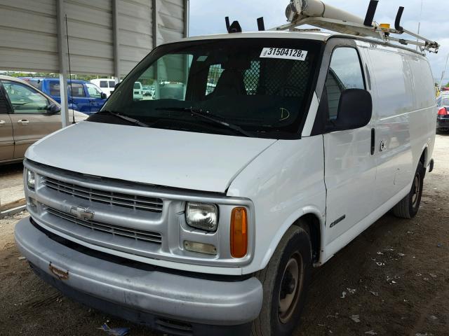 1GCFG25W1Y1260265 - 2000 CHEVROLET EXPRESS G2 WHITE photo 2