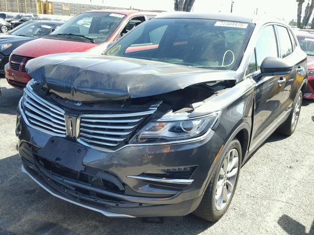 5LMCJ2C95HUL22436 - 2017 LINCOLN MKC SELECT GRAY photo 2