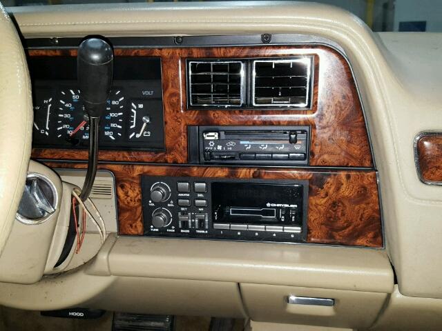 1C3XC66R1PD179395 - 1993 CHRYSLER NEW YORKER 棕色 照片 9