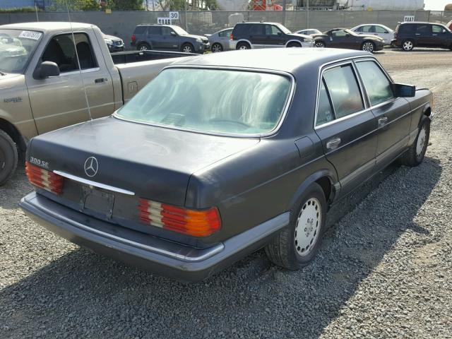 WDBCA24D0KA475050 - 1989 MERCEDES-BENZ 300 SE GRAY photo 4