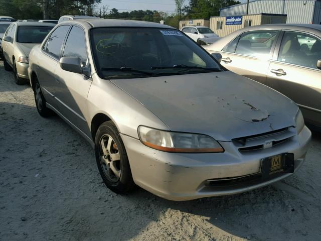 1HGCG5670YA056036 - 2000 HONDA ACCORD SE GOLD photo 1